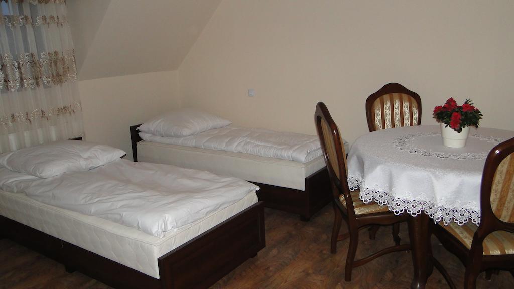 Pokoje Goscinne W Ratuszu Ogrodzieniec Quarto foto