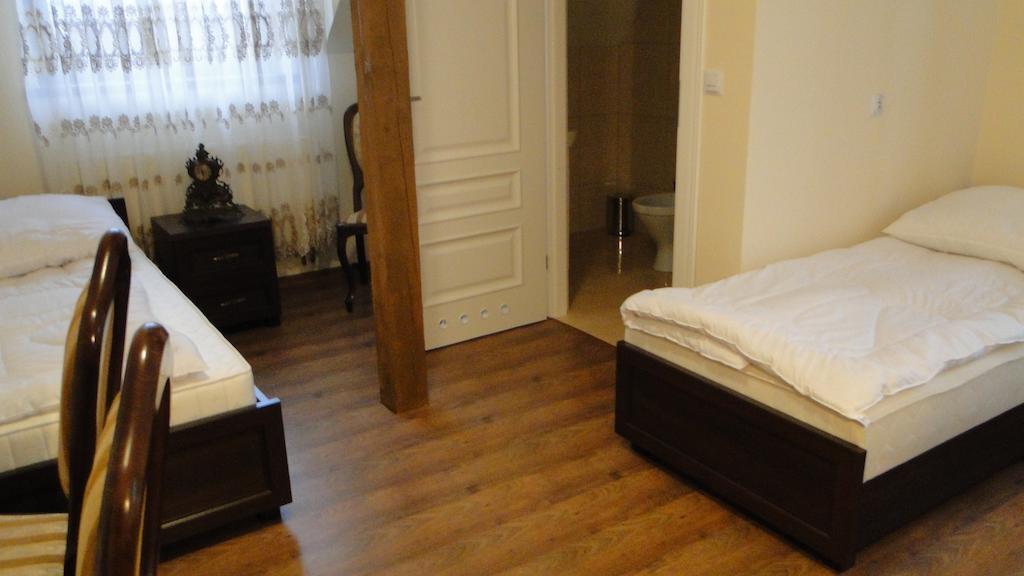 Pokoje Goscinne W Ratuszu Ogrodzieniec Quarto foto