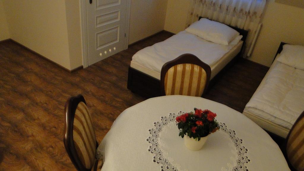 Pokoje Goscinne W Ratuszu Ogrodzieniec Quarto foto
